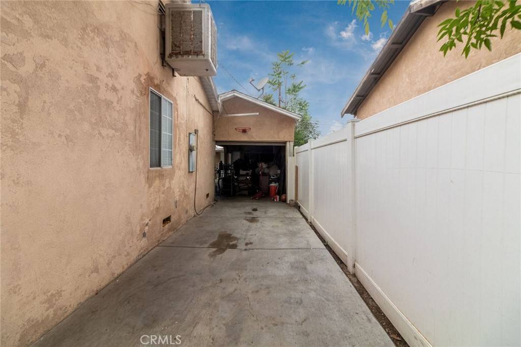 Jurupa Valley, CA 92509,3911 Pontiac AVE