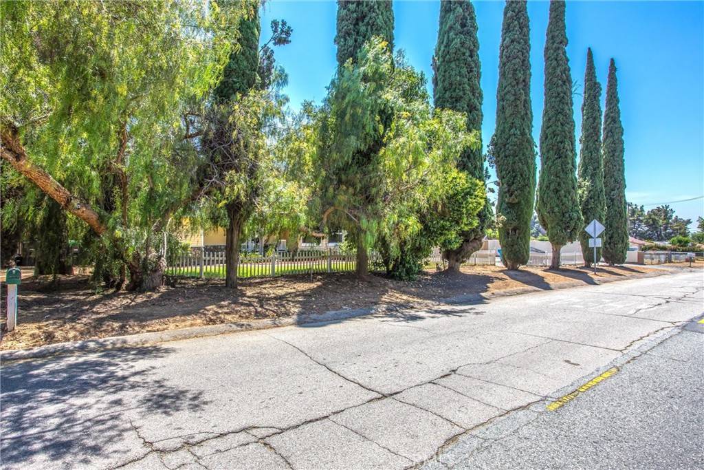 Calimesa, CA 92320,375 E County Line RD