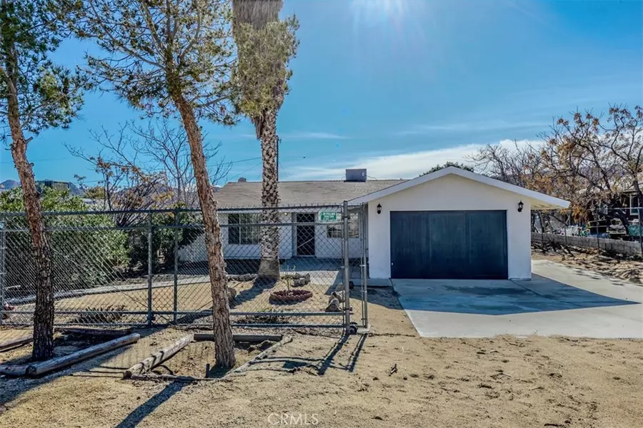 61879 Petunia DR, Joshua Tree, CA 92252