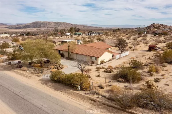 Joshua Tree, CA 92252,7215 Cascade RD