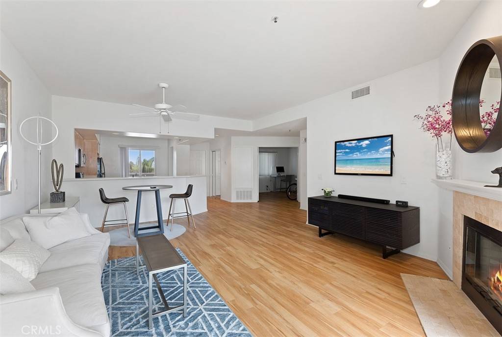 Huntington Beach, CA 92648,200 Pacific Coast HWY #415
