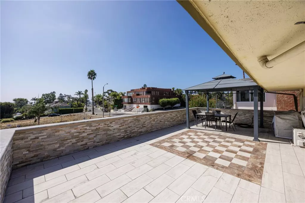 Laguna Beach, CA 92651,1530 B N Coast