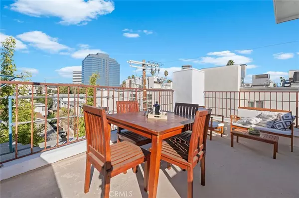 12217 Rochester AVE #4, Los Angeles, CA 90025