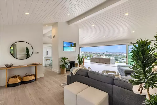 Laguna Beach, CA 92651,12 N Vista de la Luna