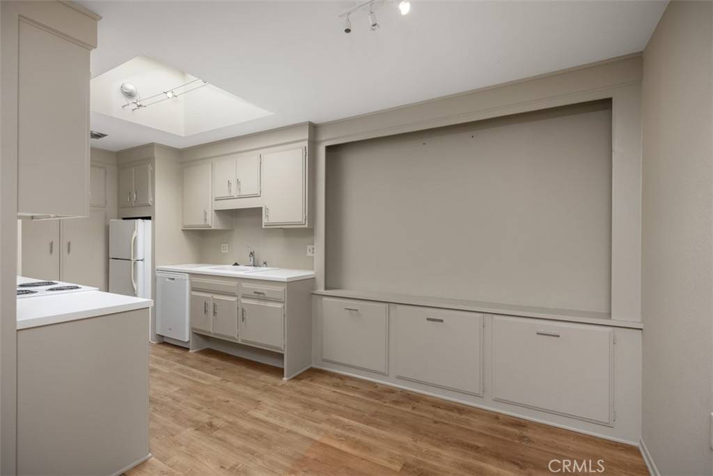 Laguna Woods, CA 92637,2111 Via Puerta #P