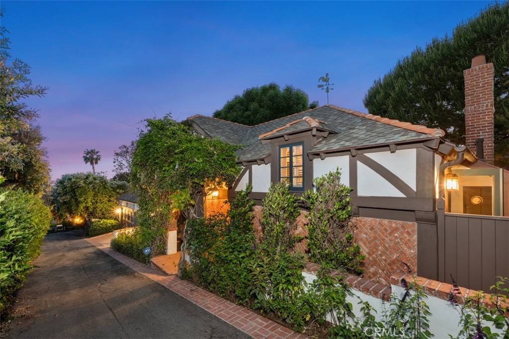 Laguna Beach, CA 92651,421 High DR