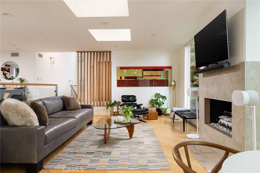 Laguna Beach, CA 92651,865 Balboa AVE