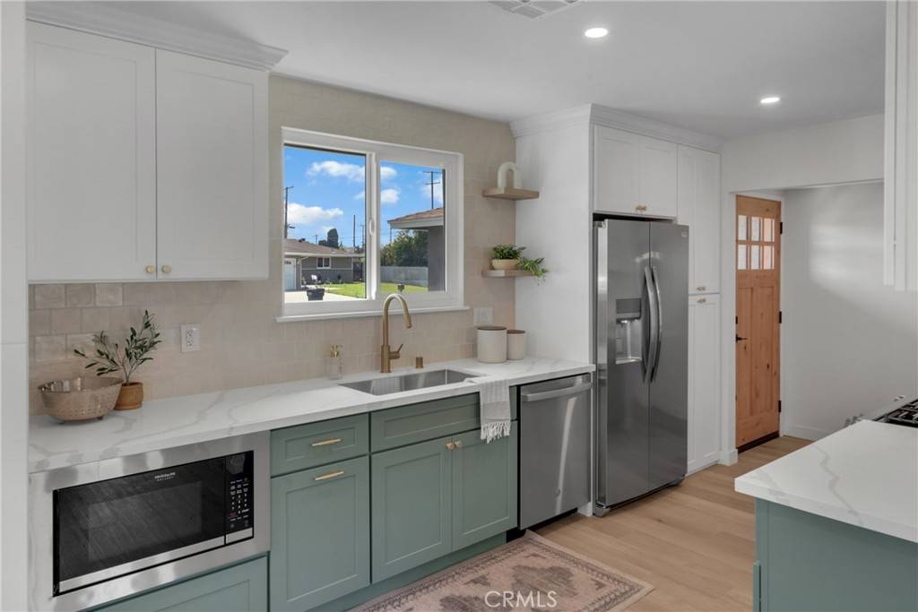 Azusa, CA 91702,911 E Gaillard ST