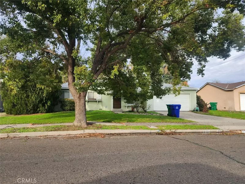 225 E Clinton AVE, Atwater, CA 95301