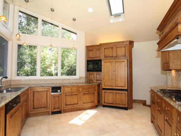 Portola Valley, CA 94028,2 LEROY WAY