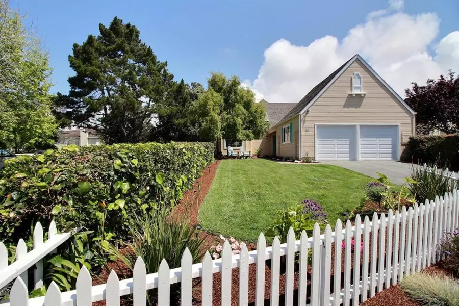 25 Pinehurst LN, Half Moon Bay, CA 94019