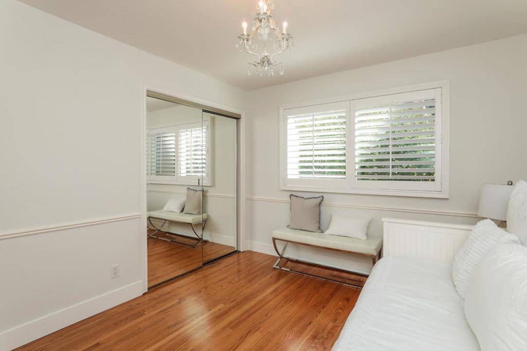 Los Altos, CA 94024,1071 Suffolk WAY