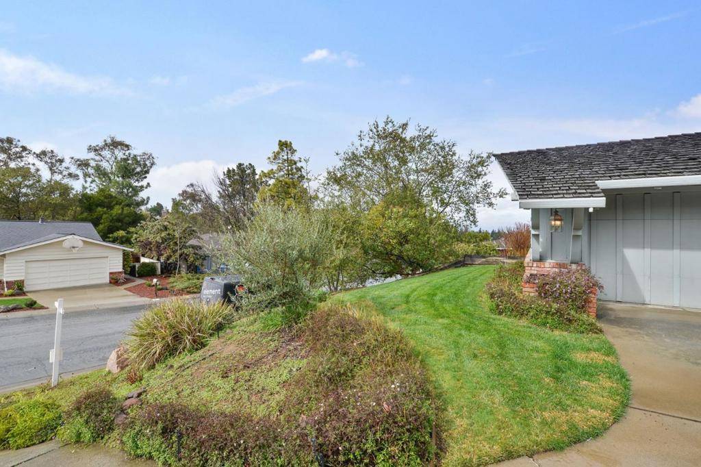 Los Altos, CA 94024,2141 Via Escalera