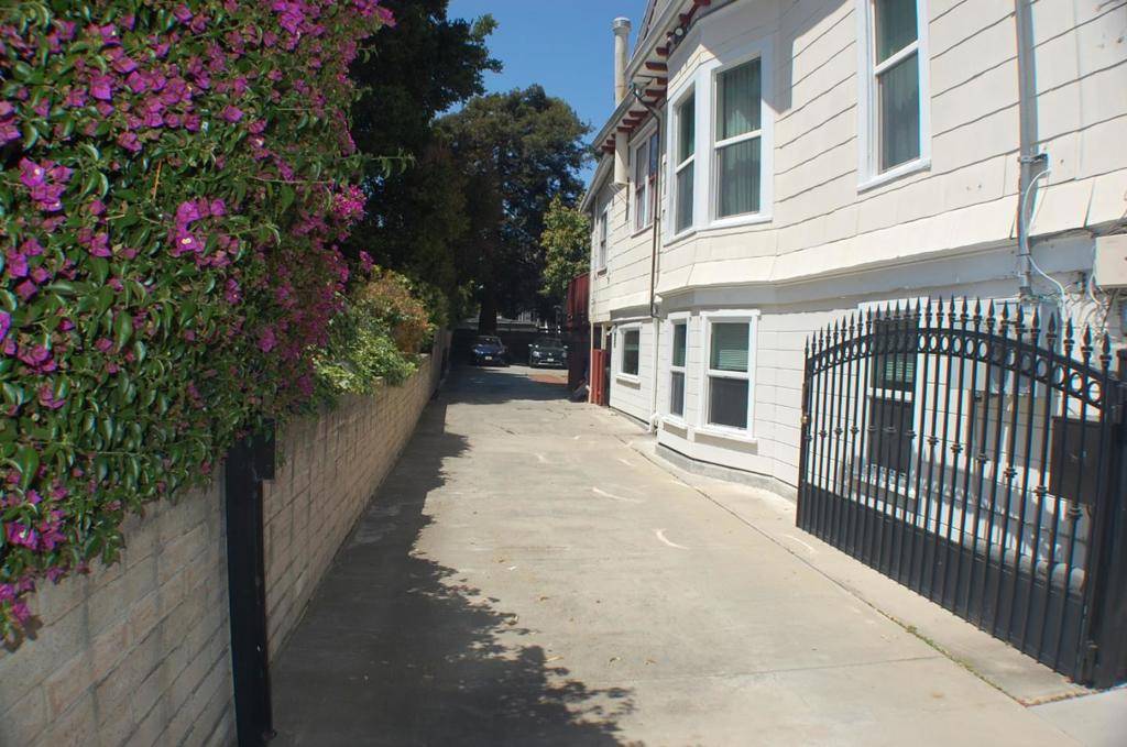 Alameda, CA 94501,Address not disclosed