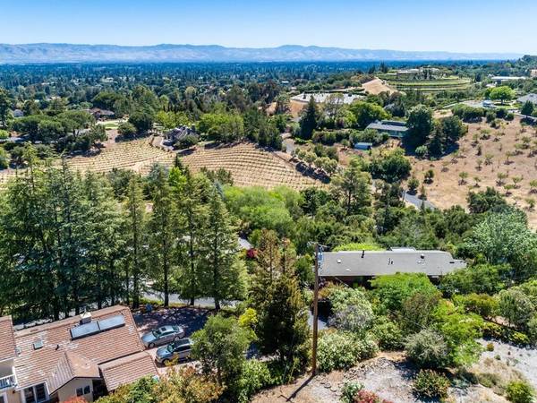 Los Altos Hills, CA 94022,Address not disclosed