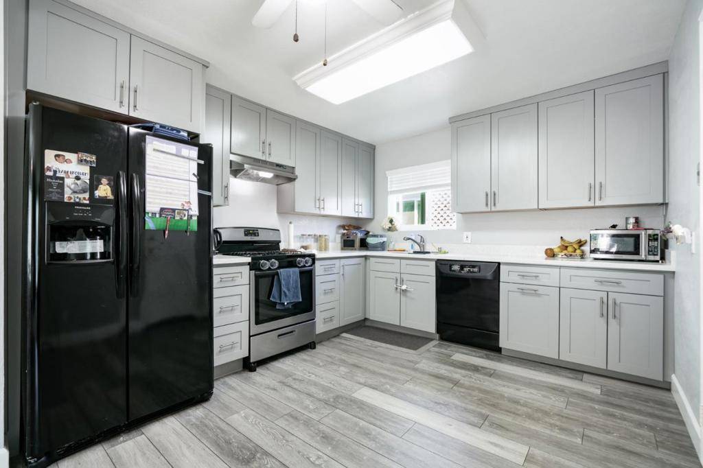 Redwood City, CA 94061,Address not disclosed