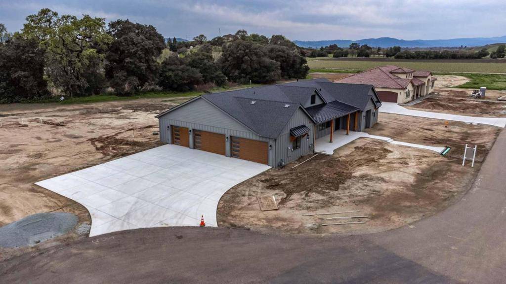 Hollister, CA 95023,307 Pacheco Creek LN