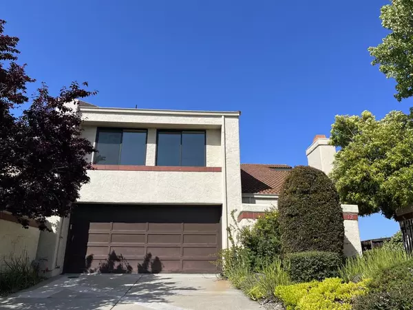 12 Riviera CIR, Redwood City, CA 94065