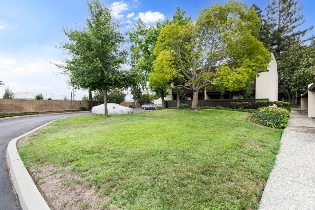 Sunnyvale, CA 94086,999 W Evelyn TER #33