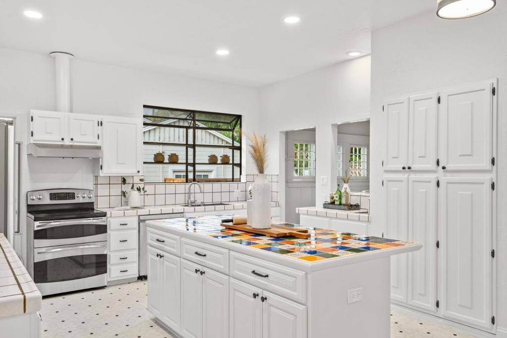 Mountain View, CA 94041,376 Pettis AVE