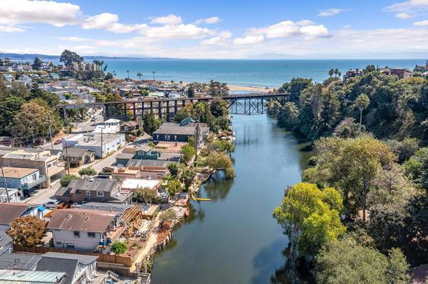 Capitola, CA 95010,423 Riverview AVE