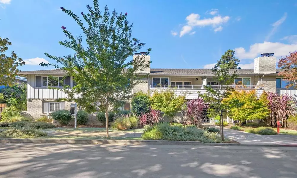 460 Lassen ST #1, Los Altos, CA 94022