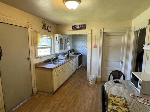 Los Banos, CA 93635,319 I ST