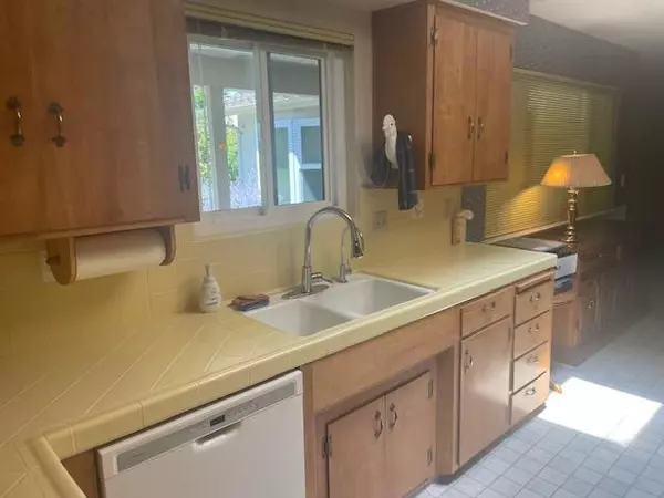 Salinas, CA 93901,46 Paraiso CT