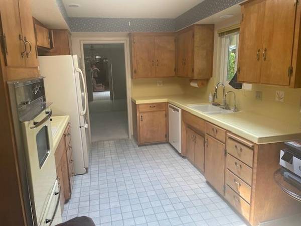 Salinas, CA 93901,46 Paraiso CT