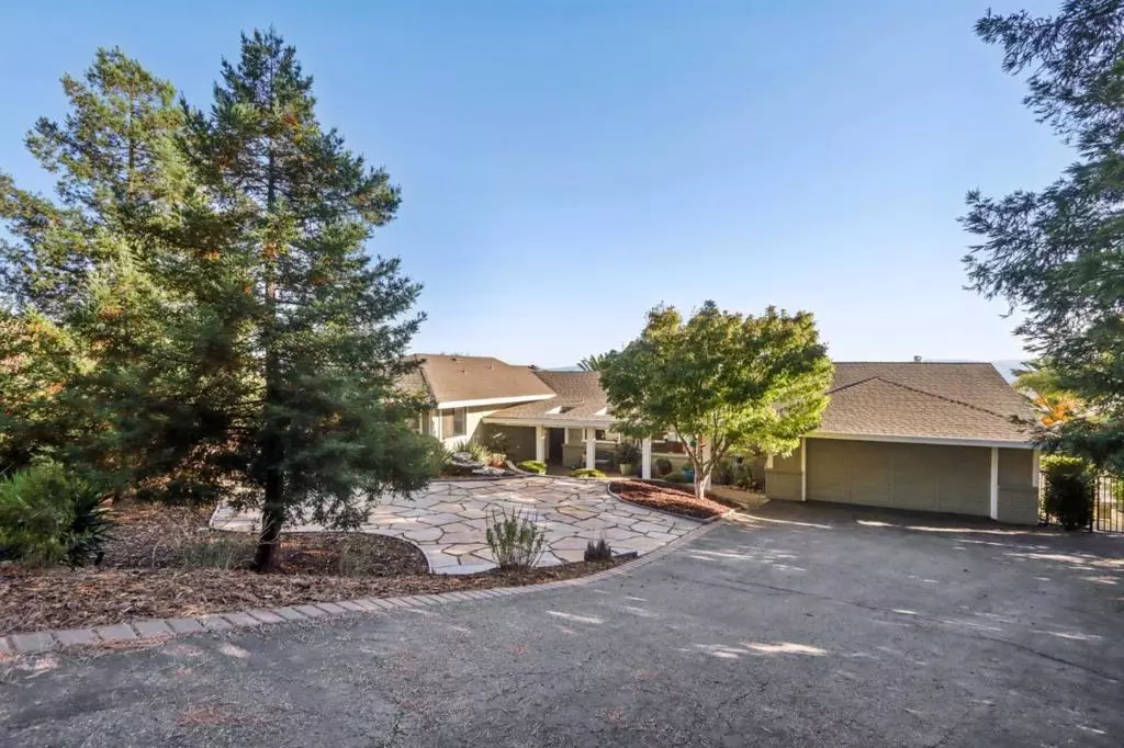 Morgan Hill, CA 95037,16315 Flaming Oak LN