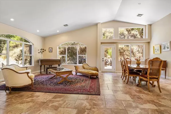 Carmel Valley, CA 93924,60 Toyon WAY