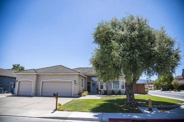 341 Eastview CT, Hollister, CA 95023