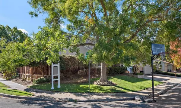 Pleasanton, CA 94588,7408 Sundrop CT