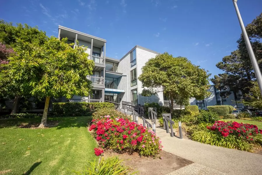 615 Port DR #107, San Mateo, CA 94404