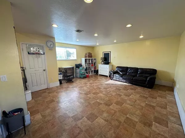 Milpitas, CA 95035,2128 Petersburg DR