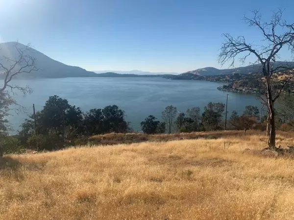 Clearlake, CA 95422,3031 Oak Crest DR