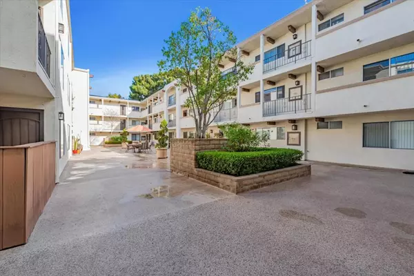 Studio City, CA 91604,12801 Moorpark ST #203