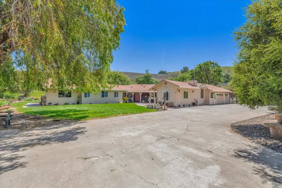 270 Hidden Valley RD, Hollister, CA 95023