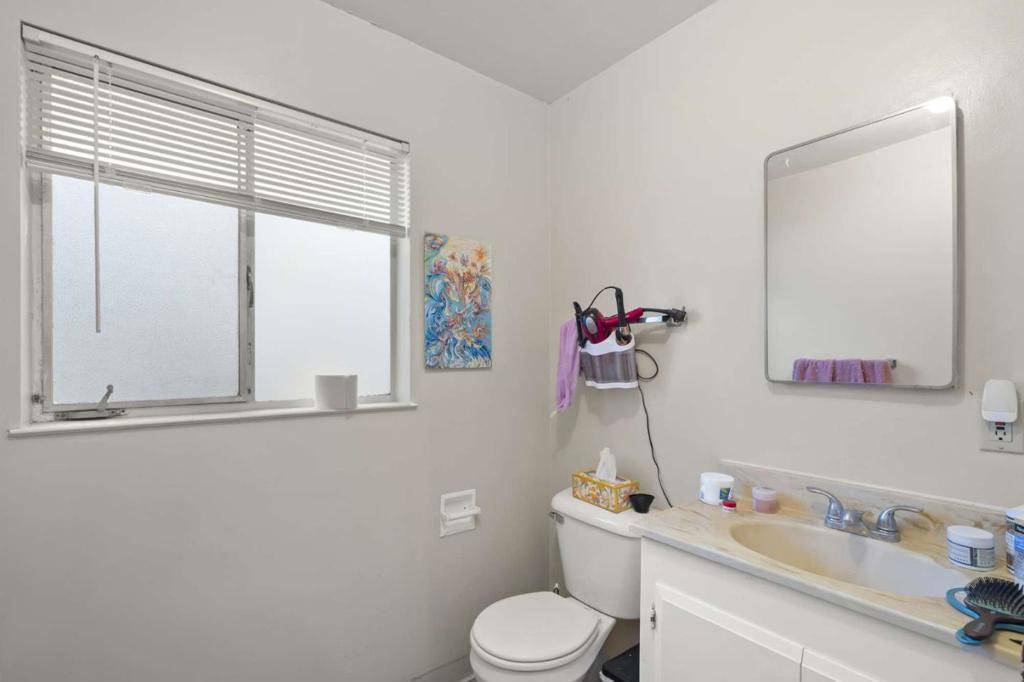 Santa Clara, CA 95050,930 Parker CT