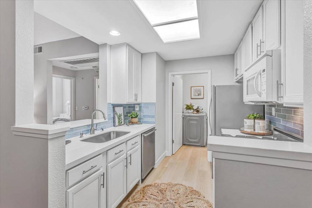 Sunnyvale, CA 94085,602 Arcadia TER #105