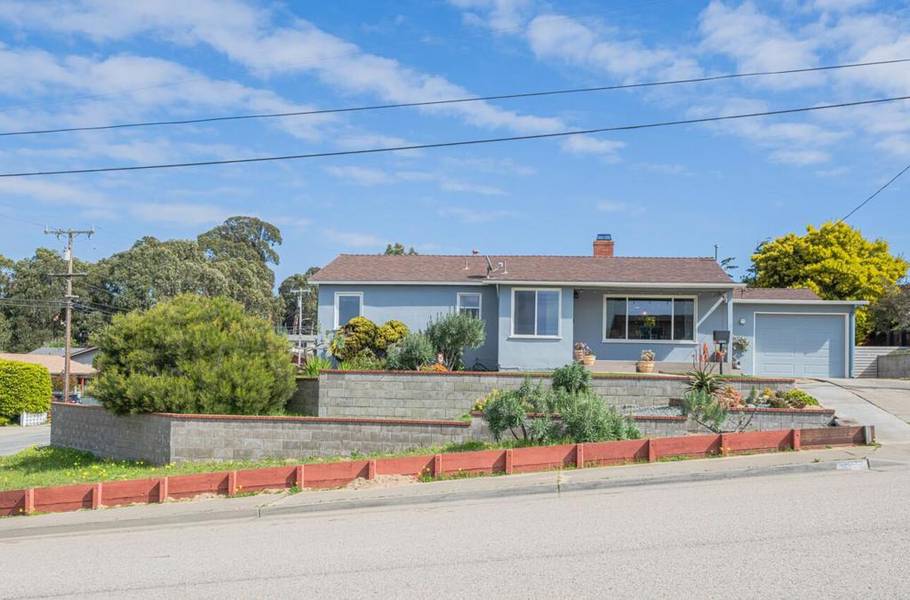 2090 Mendocino ST, Seaside, CA 93955