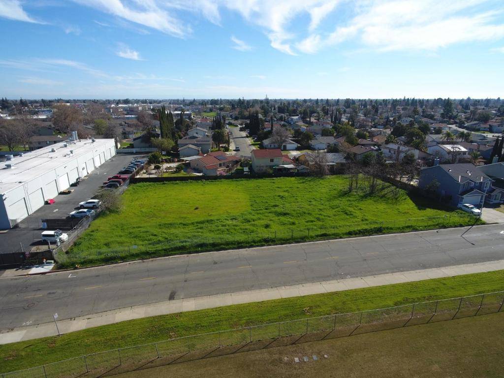 Sacramento, CA 95823,7273 Luther DR