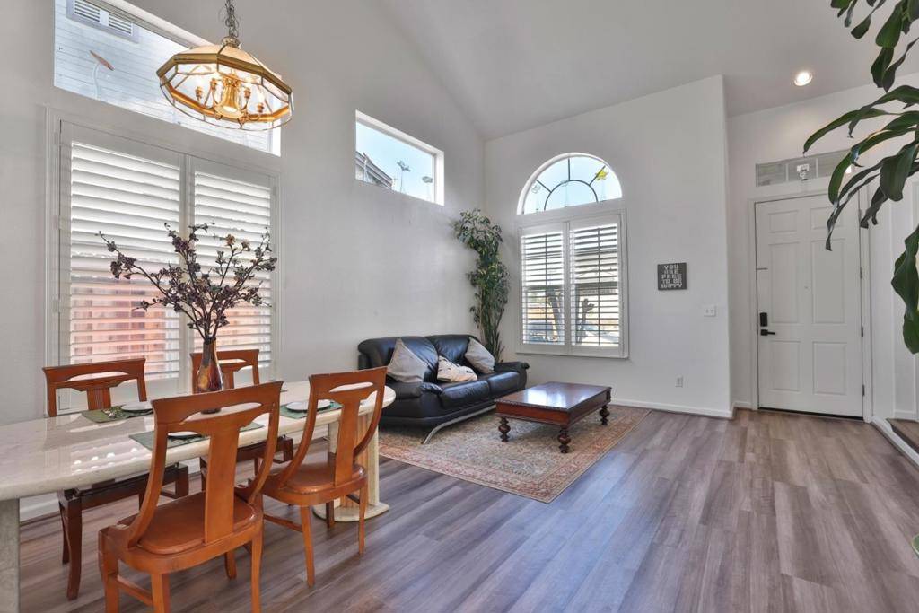 Hayward, CA 94544,37 Lance WAY