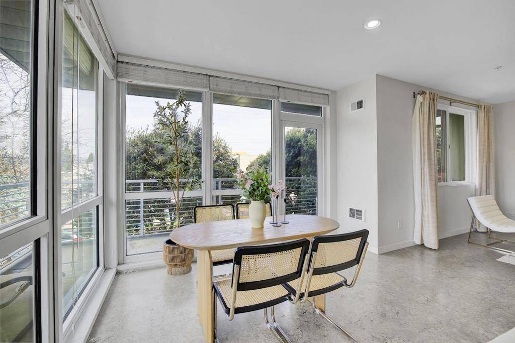 Oakland, CA 94601,3090 Glascock ST #211