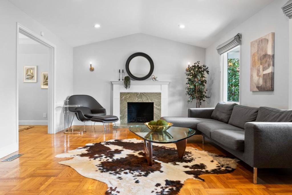 Burlingame, CA 94010,1536 Eastmoor RD