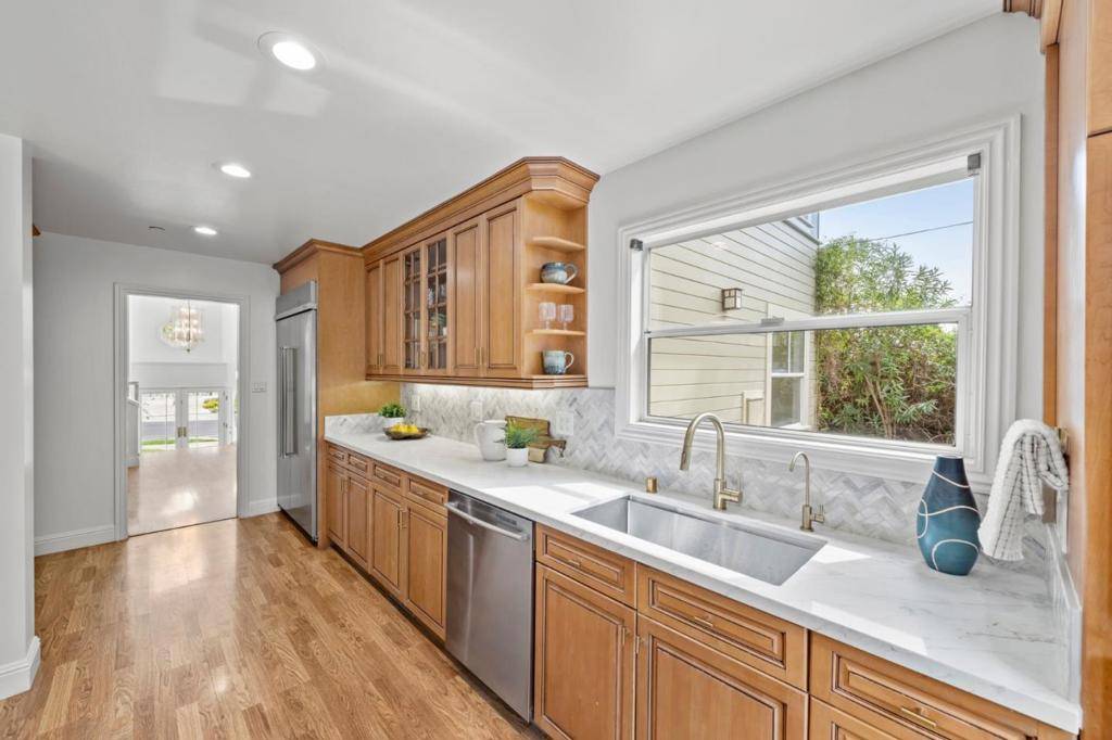 Redwood City, CA 94061,1050 Connecticut DR