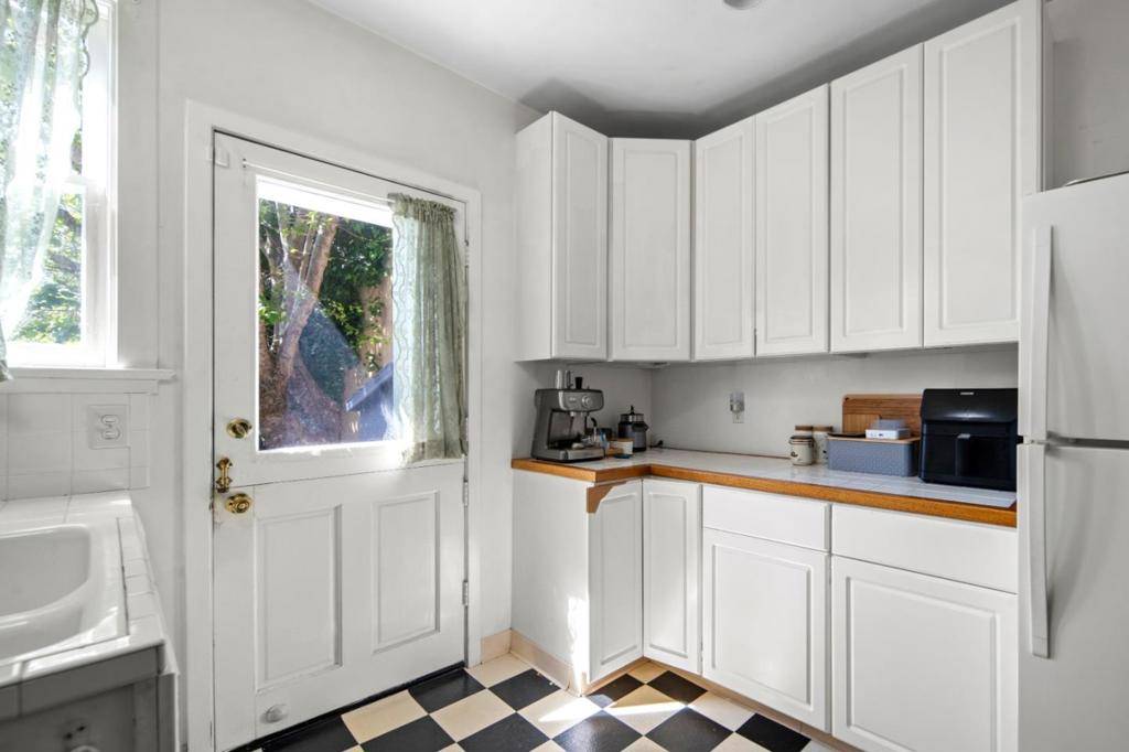 Pacific Grove, CA 93950,224 16th ST
