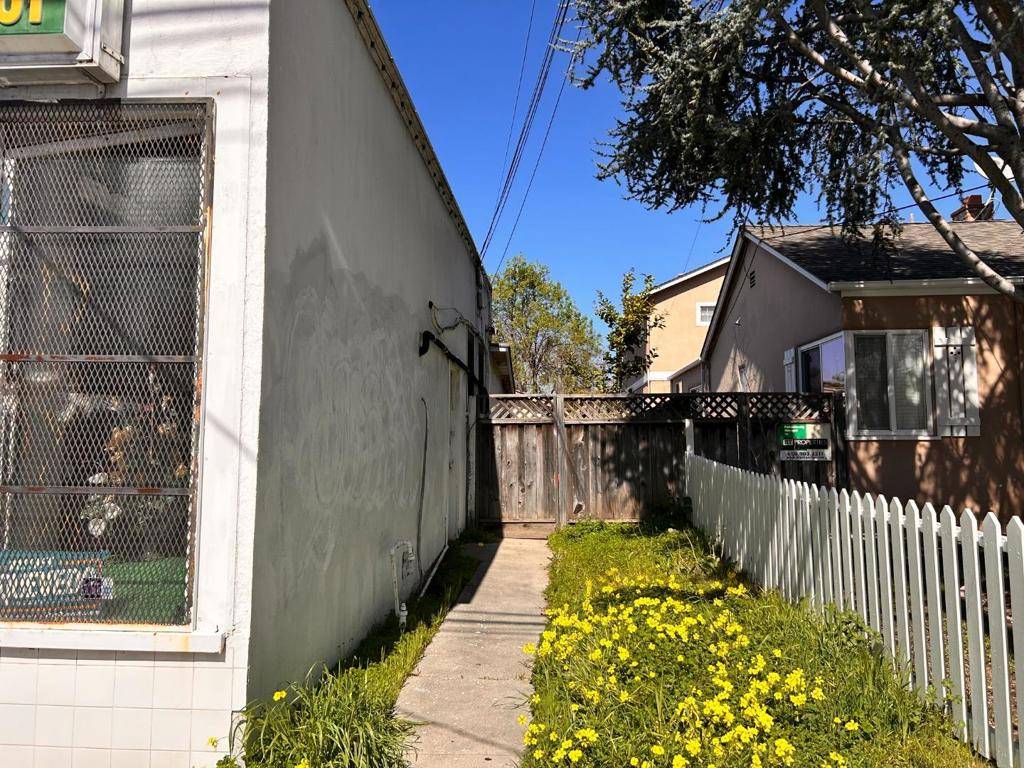 San Jose, CA 95112,915 E Julian ST