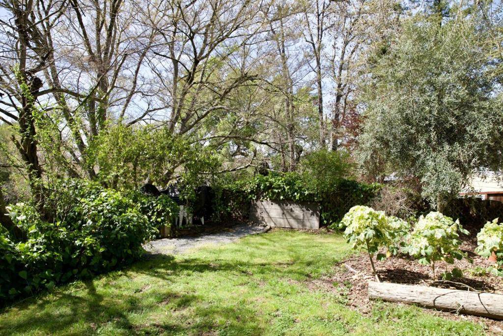 9989 Oak Street, Penngrove, CA 94951