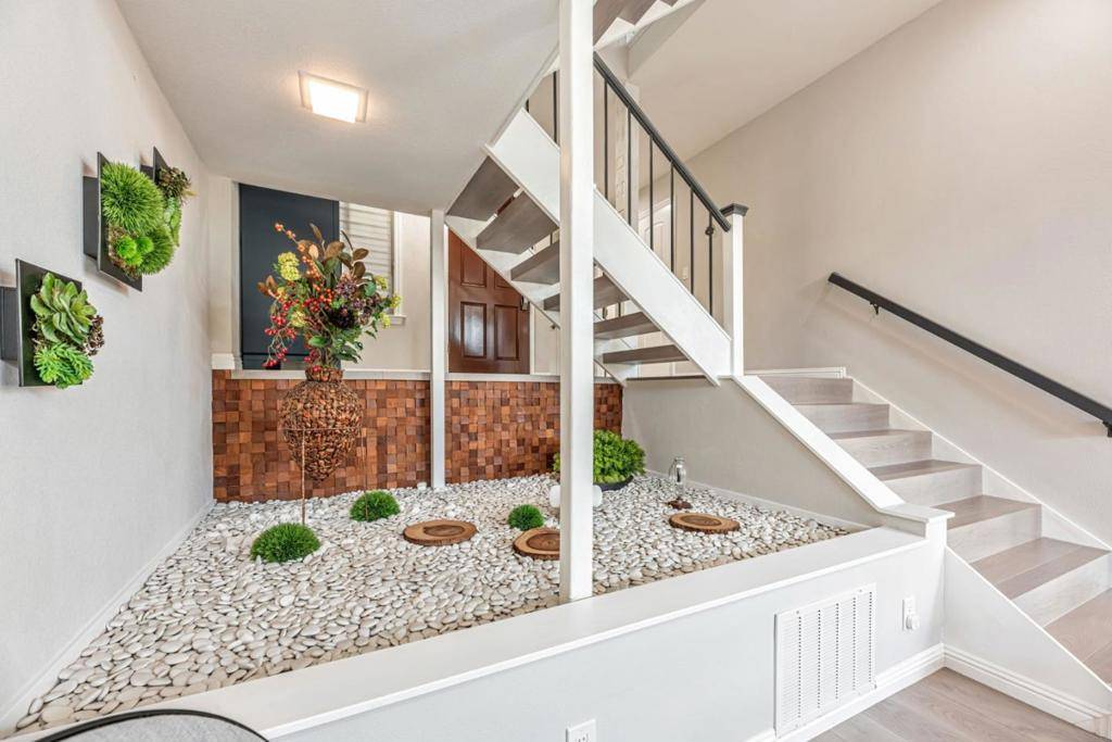 Belmont, CA 94002,3043 Saint James RD